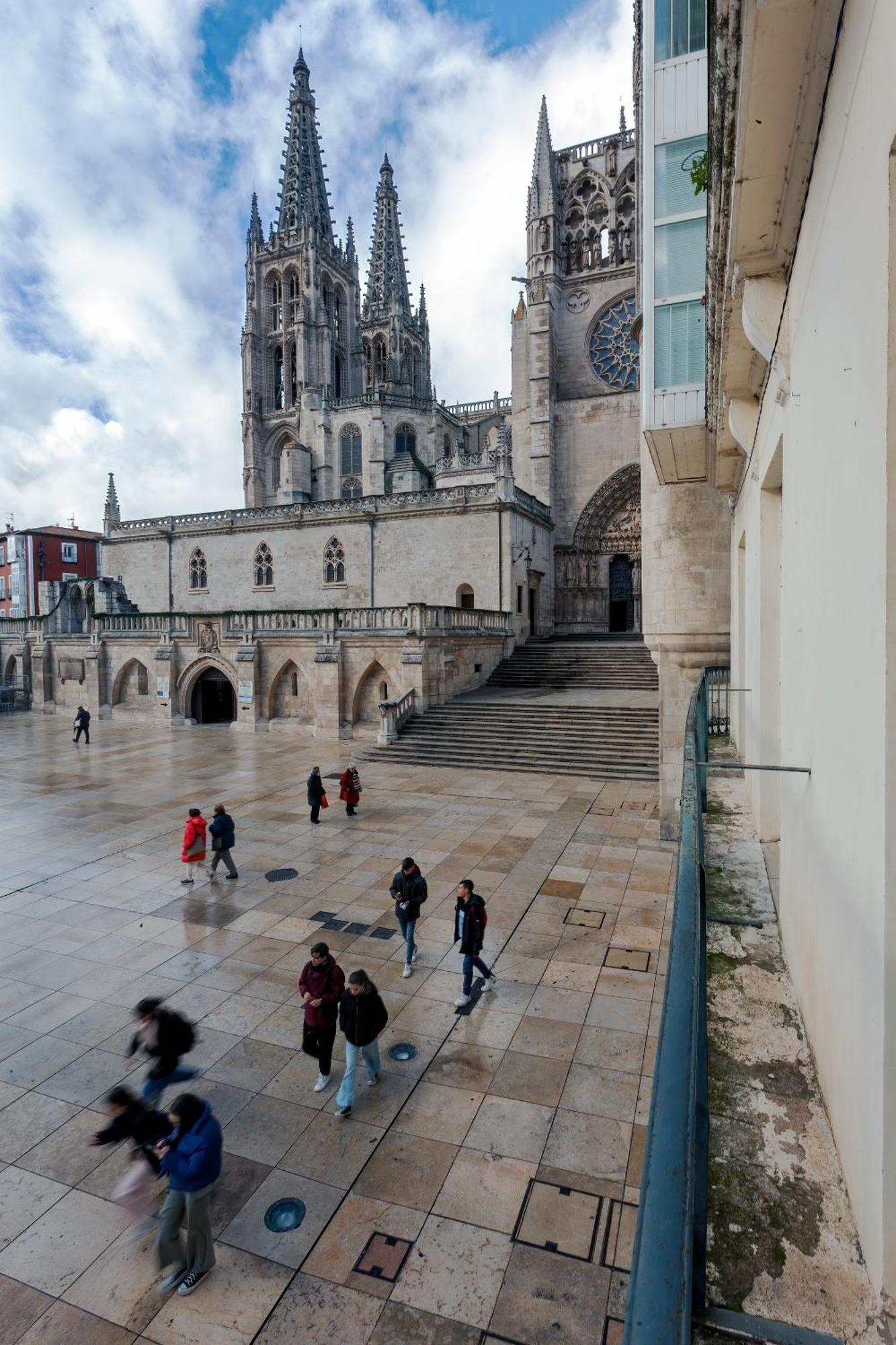 Cinco Balcones A La Catedral By Unique Rooms Burgos Exterior photo