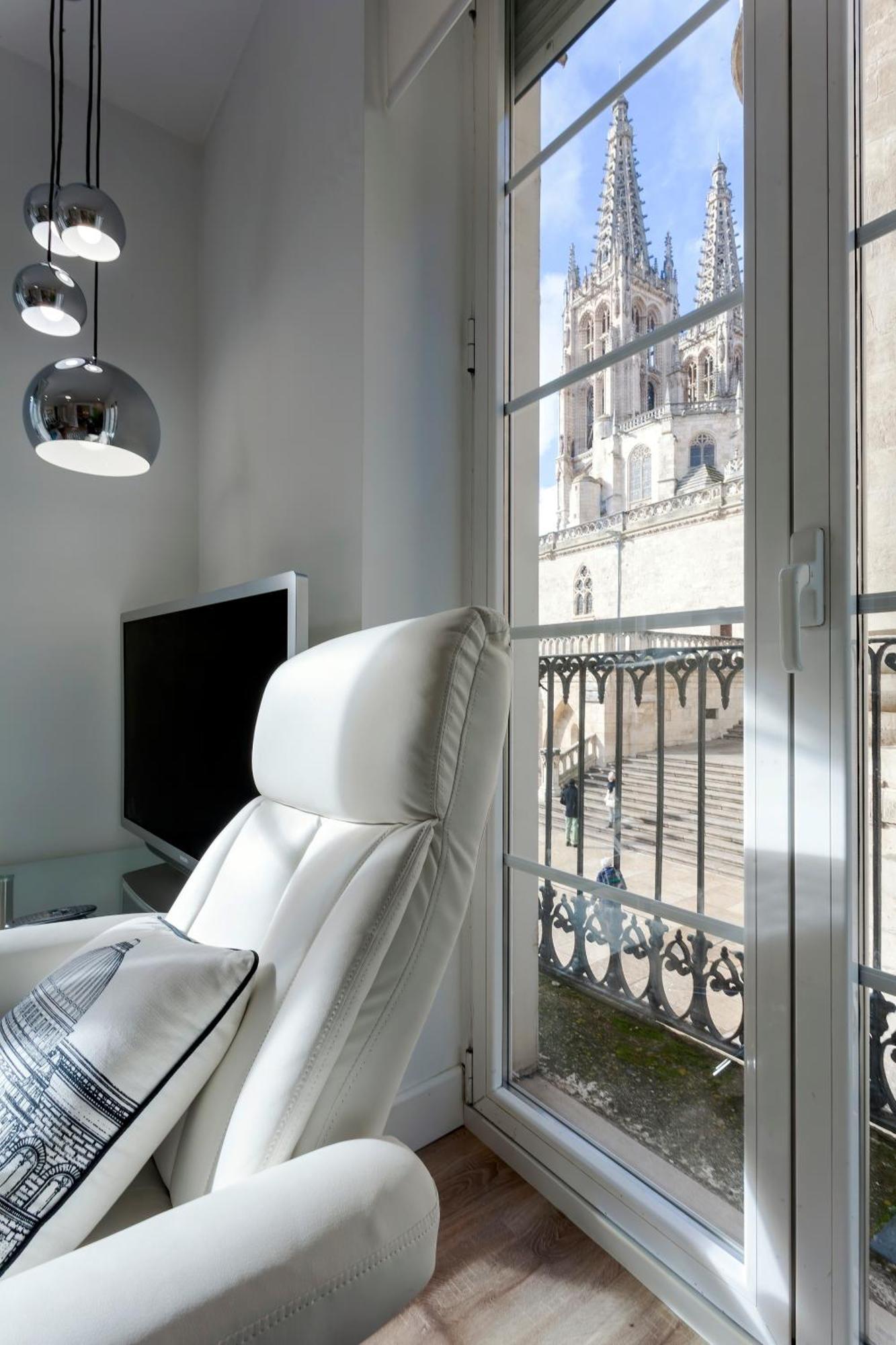 Cinco Balcones A La Catedral By Unique Rooms Burgos Exterior photo